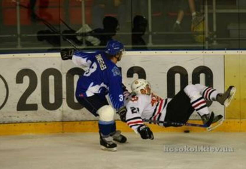 Защитник Сокола дисквалифицирован на три матча