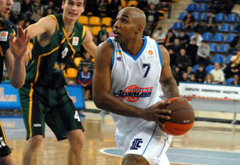 Азовмаш побеждает в Одессе