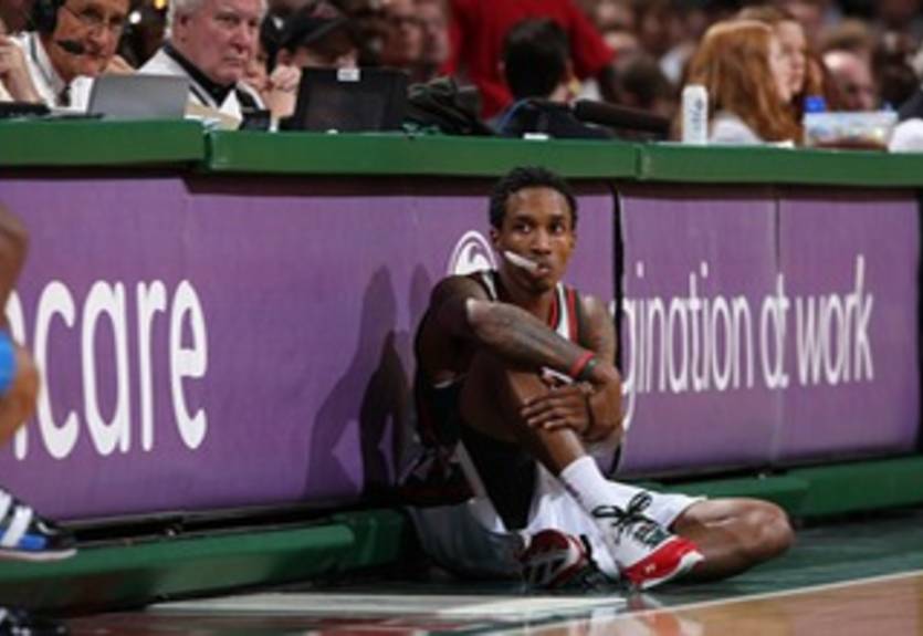 Дженнингс и Эванс признаны лучшими новичками месяца