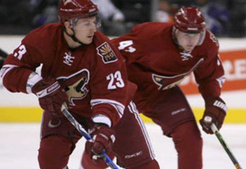 Финикс отправляет Тихонова в КХЛ