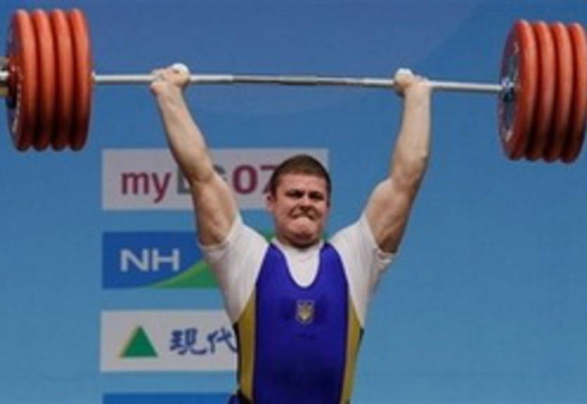 Тяжелая атлетика. Шемечко и Удачин лидируют после рывка