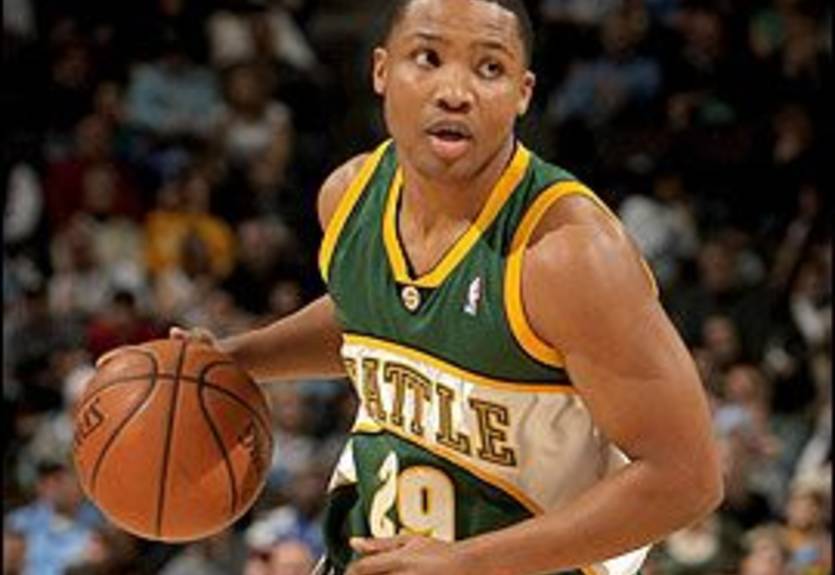 Тандер подписывают защитника