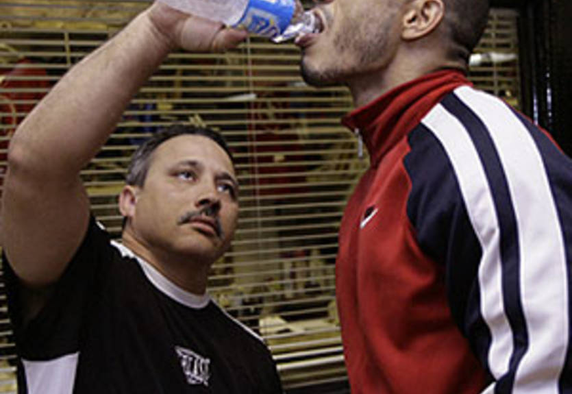 Дядя Котто: "Мигель положит Пакьяо до восьмого раунда"