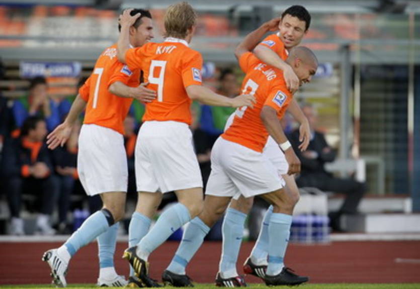 Голландцы назвали состав на матчи против Италии и Парагвая