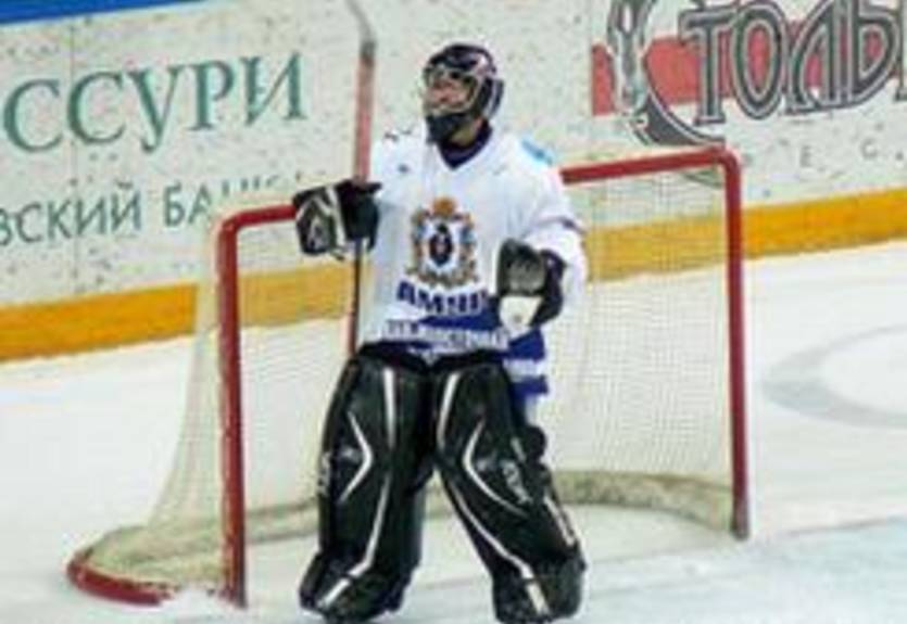 Амур отпускает голкипера