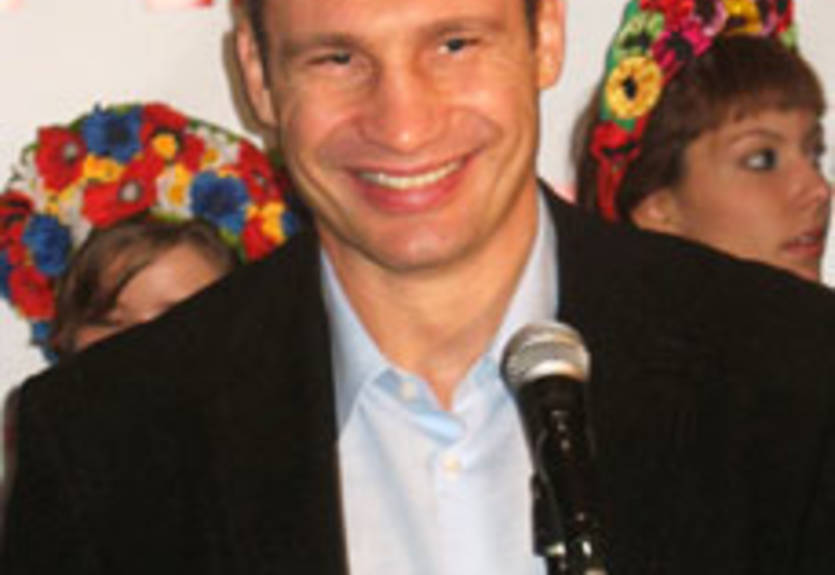 Виталий Кличко вышел на ринг в Мариуполе