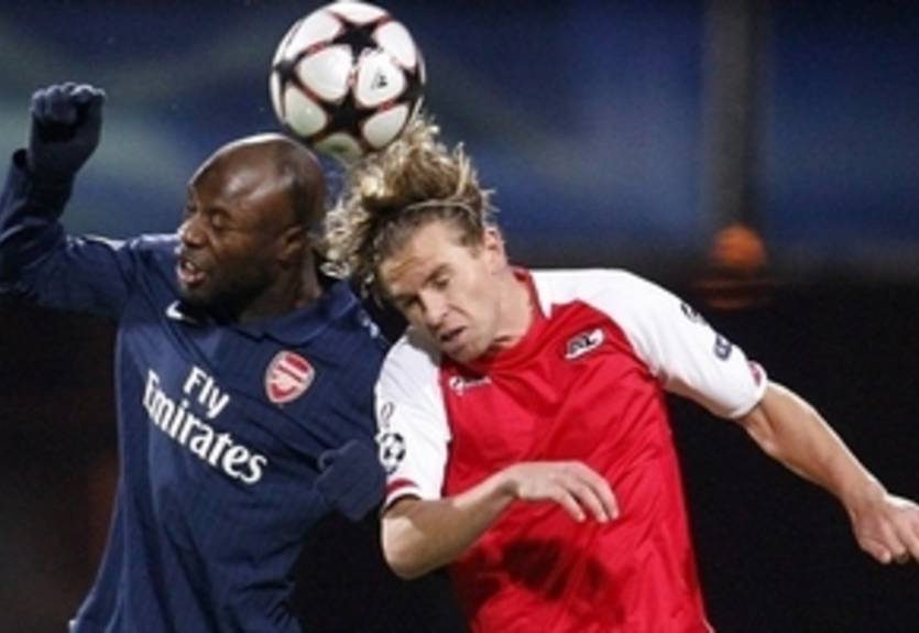 Группа Н. Арсенал теряет победу в Алкмаре, а Олимпиакос побеждает Стандард