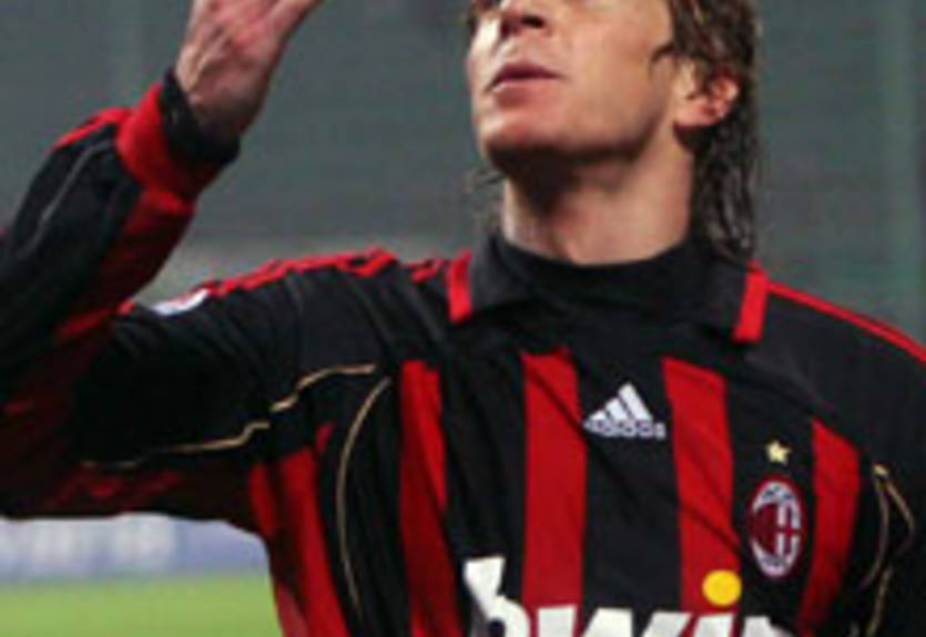 Амброзини переживает за исход матча с Ромой