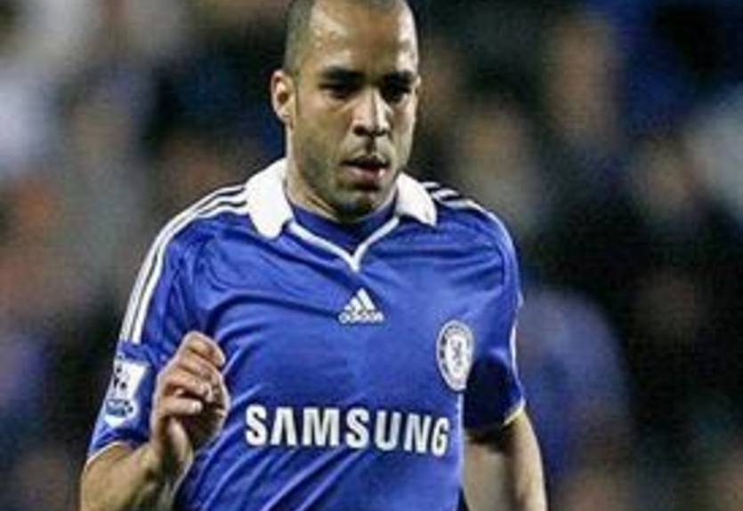 Алекс подписывает новый контракт с Челси