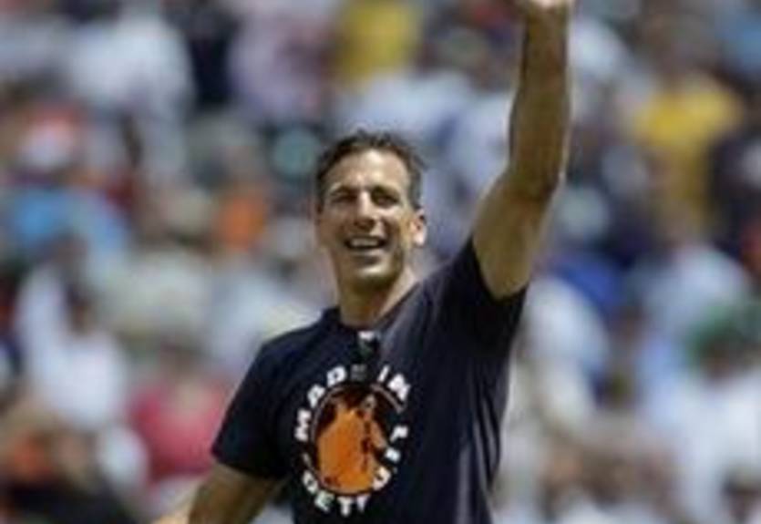 Челиос продолжает карьеру