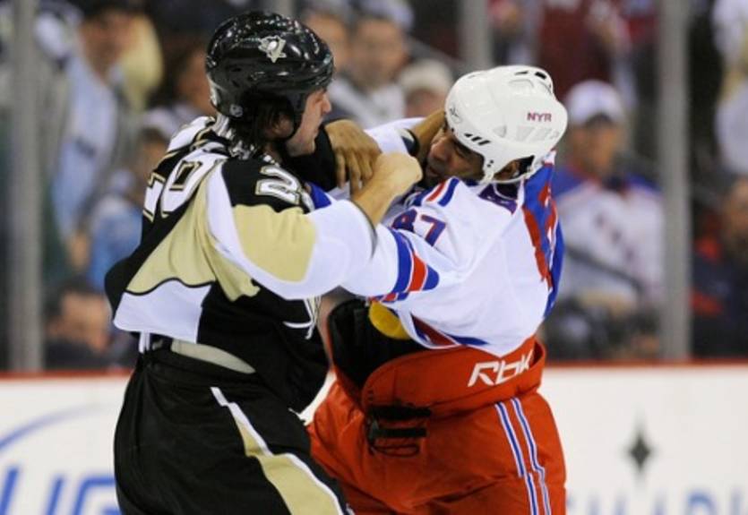 Пингвины начинают с победы