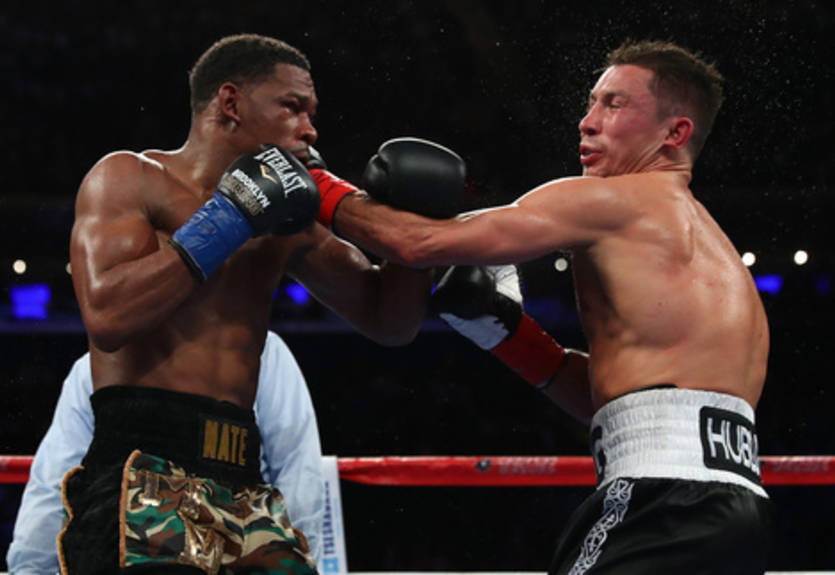 Головкин в тяжелом поединке победил Джейкобса