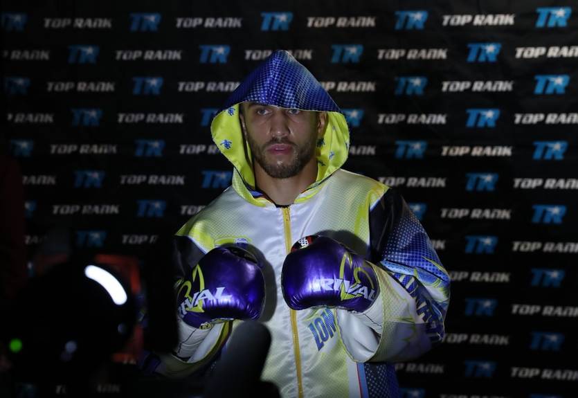 Ломаченко провел совместную тренировку с Усиком и Гвоздиком