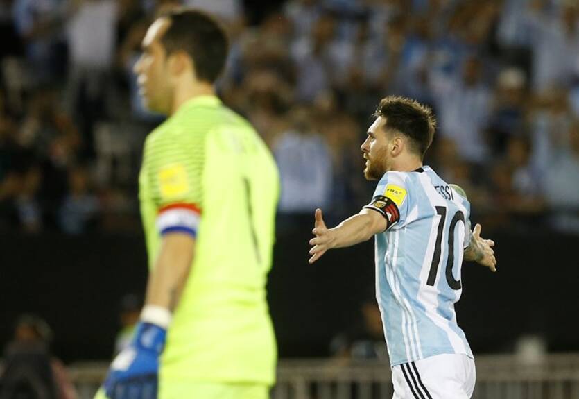 Отбор на ЧМ-2018: Месси принес Аргентине победу над Чили, Бразилия разгромила Уругвай