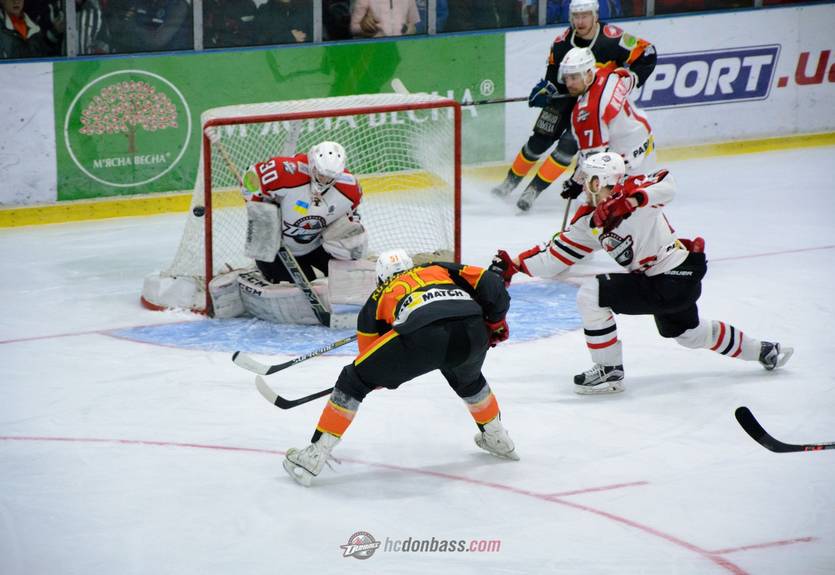 Донбасс победил Кременчуг в первом финальном матче плей-офф УХЛ