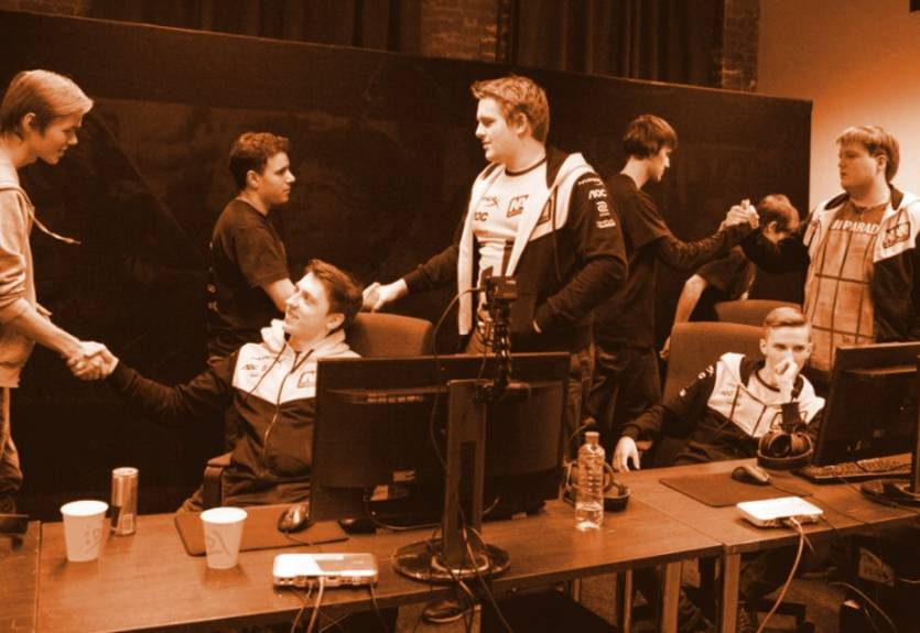 Na'Vi исключили двух игроков из состава