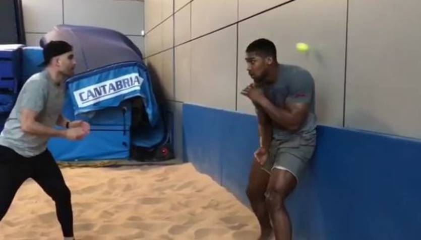 кадр из видео