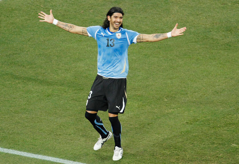 Сомнительный рекордсмен: экс-форвард сборной Уругвая совершил 29-й трансфер в карьере