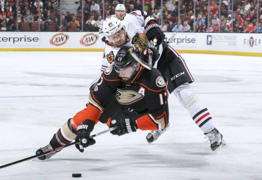 НХЛ: Анахайм всухую разгромил Чикаго, Торонто проиграл Тампе