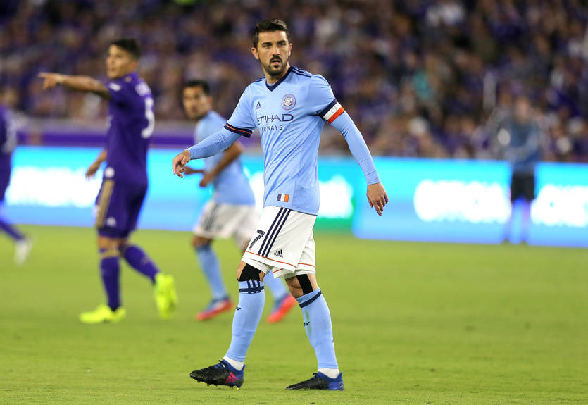 Известный игрок разленился и забил шедевр с центра поля Известный игрок разленился и забил шедевр с центра поля