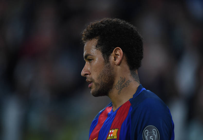 Неймар расплакался после вылета Барселоны из Лиги чемпионов