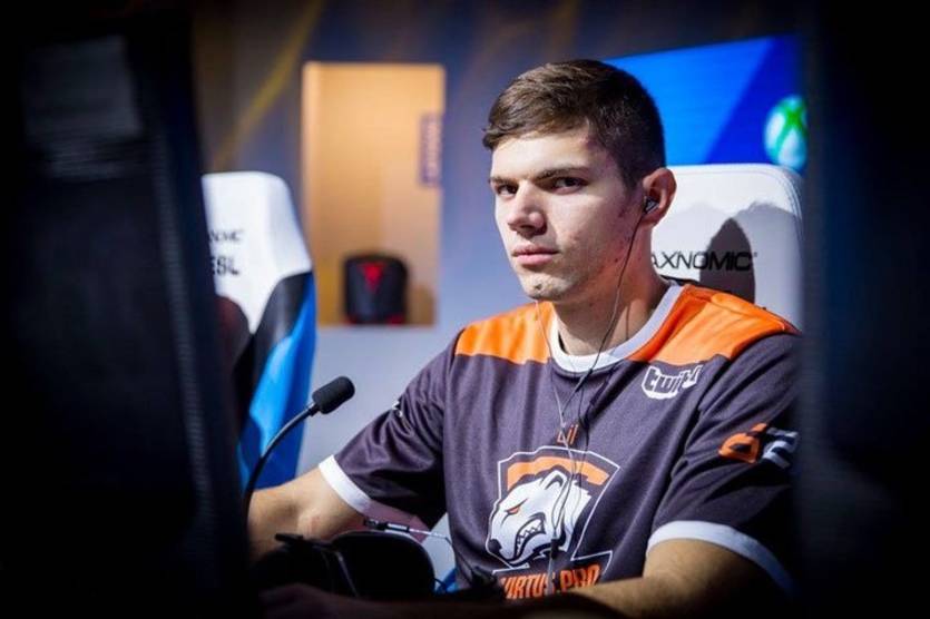 twitter.com/overclockersua