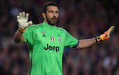 Буффон сыграл в сотом матче за Ювентус в Лиге чемпионов