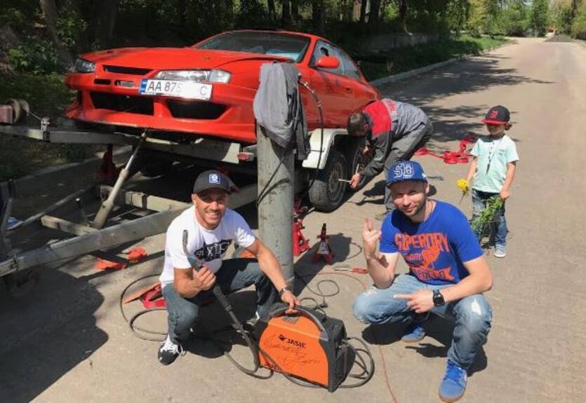 Василий Ломаченко устроил дрифт под Киевом