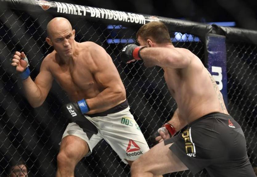 Миочич - дос Сантос: видео боя на UFC 211
