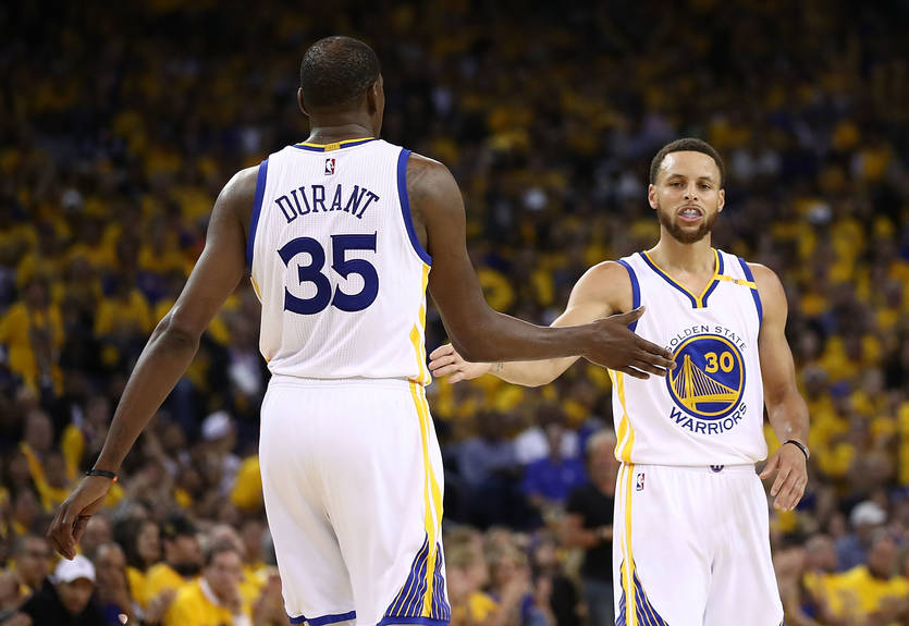 НБА: аллей-уп Карри на Дюранта – лучший момент сезона от Голден Стэйт