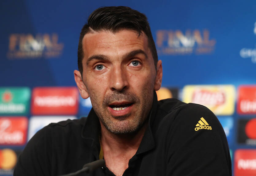 Буффон: Роналду – пример для всех нас Буффон: Роналду – пример для всех нас