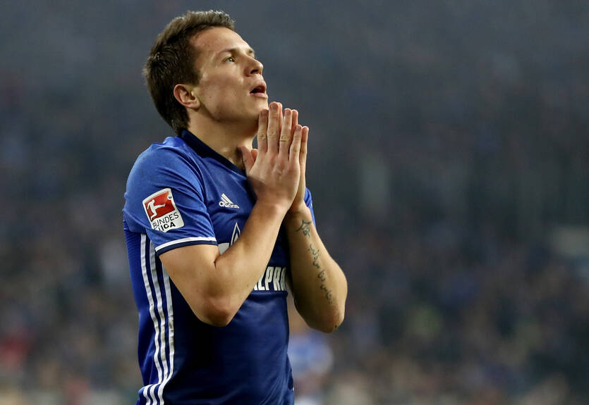 Шальке выкупил Коноплянку