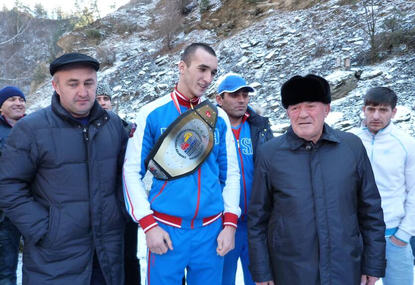 Россия в экстренном порядке заменила боксера, которого не пустили в Украину