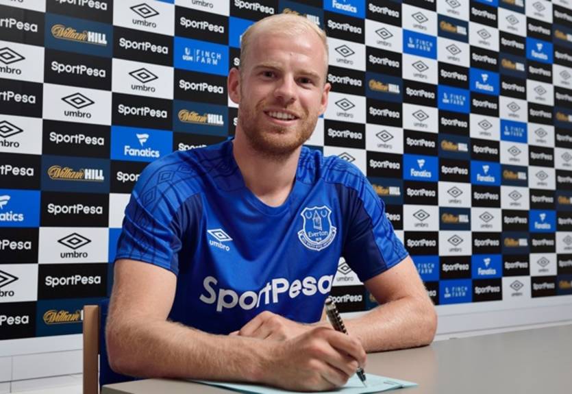 Эвертон подписал капитана Аякса Эвертон подписал капитана Аякса