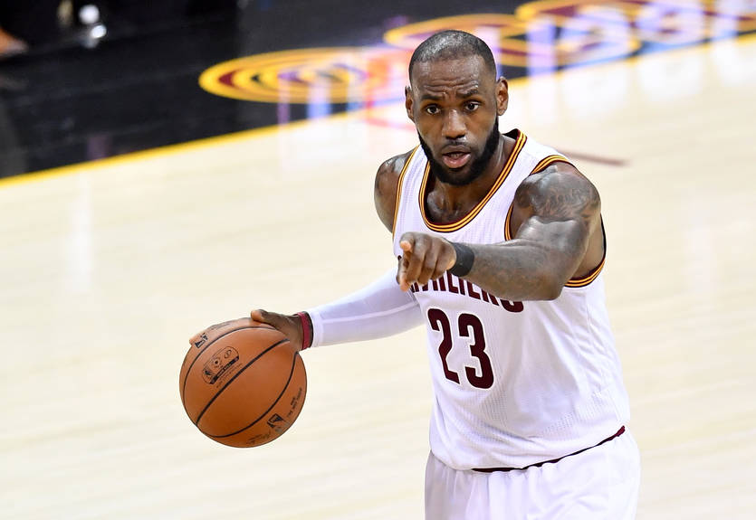 Джеймс, Дюрант и Томпсон – в топ-10 данков финала НБА Джеймс, Дюрант и Томпсон – в топ-10 данков финала НБА