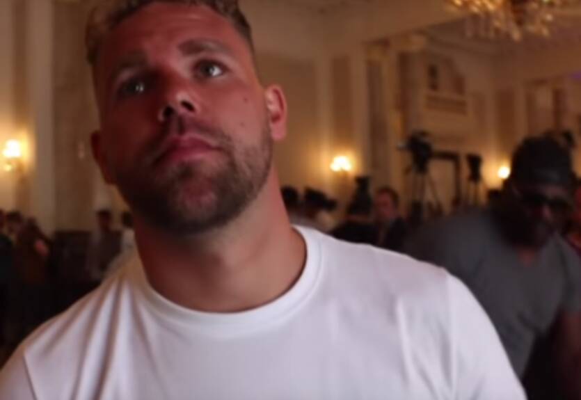 Сондерсу сняли штаны во время пресс-конференции Головкин - Альварес Сондерсу сняли штаны во время пресс-конференции Головкин - Альварес