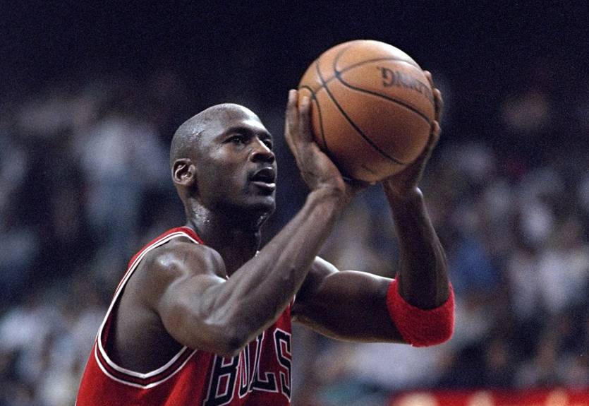 Игровая майка Майкла Джордана продана на аукционе за рекордную сумму