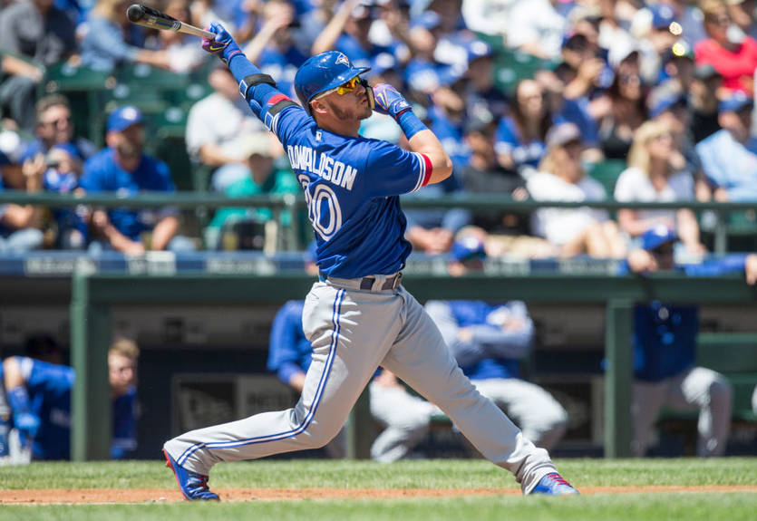 Спасение года в MLB: игрок чуть не проломил стену в погоне за мячом