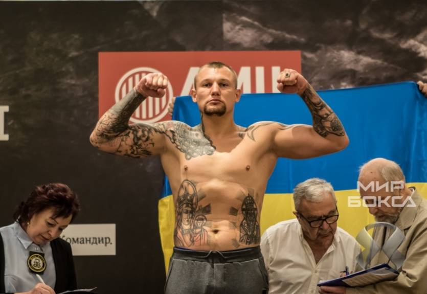 Команда Руденко пришла на взвешивание с украинским флагом накануне боя в Москве