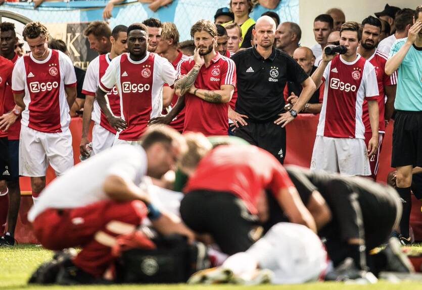Полузащитник Аякса Абдельхак Нури потерял сознание во время матча