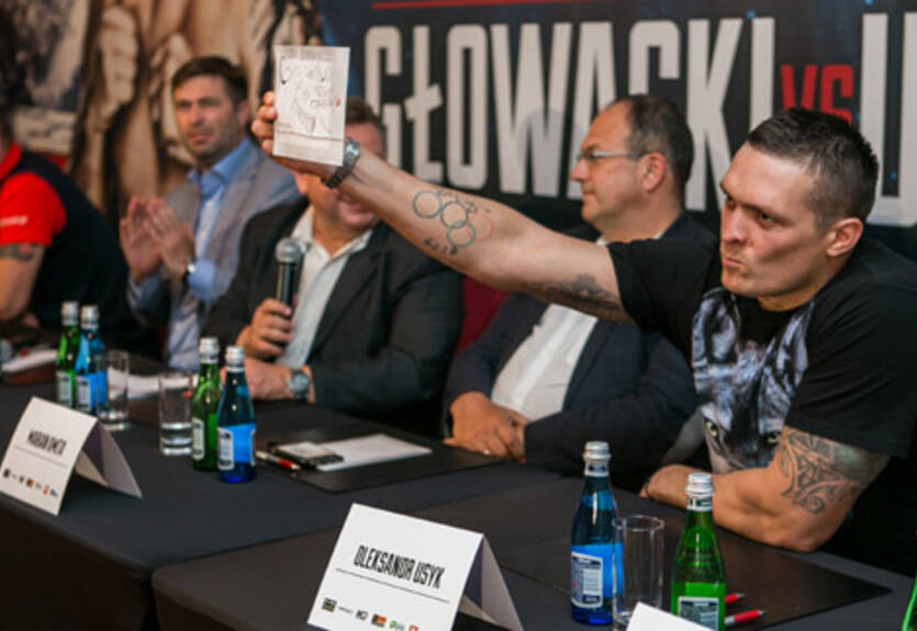 Букмекеры пересмотрели шансы Усика и Хука на победу в WBSS после жеребьевки