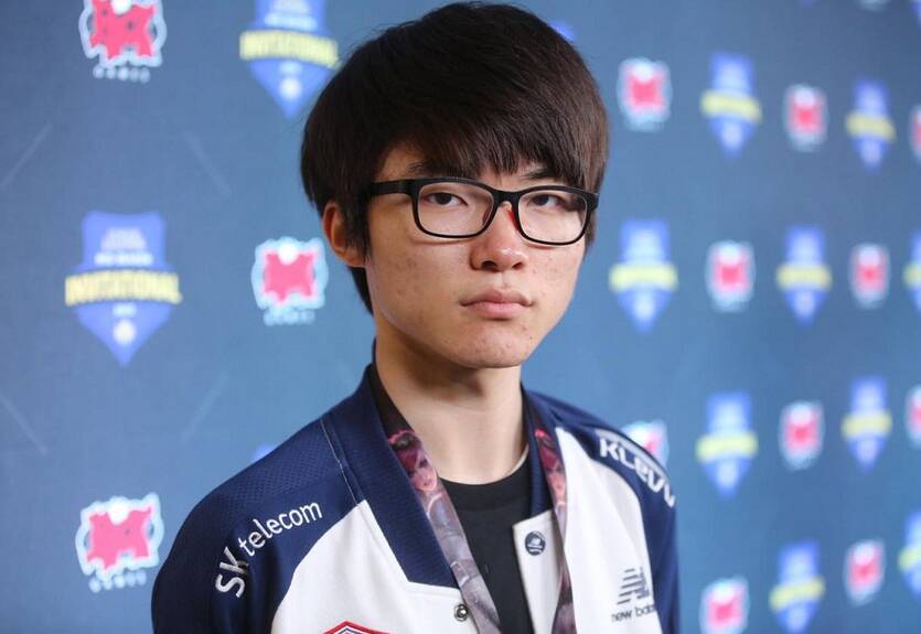 Трехкратный чемпион мира по League of Legends: Я никогда не встречался с девушками Трехкратный чемпион мира по League of Legends: Я никогда не встречался с девушками