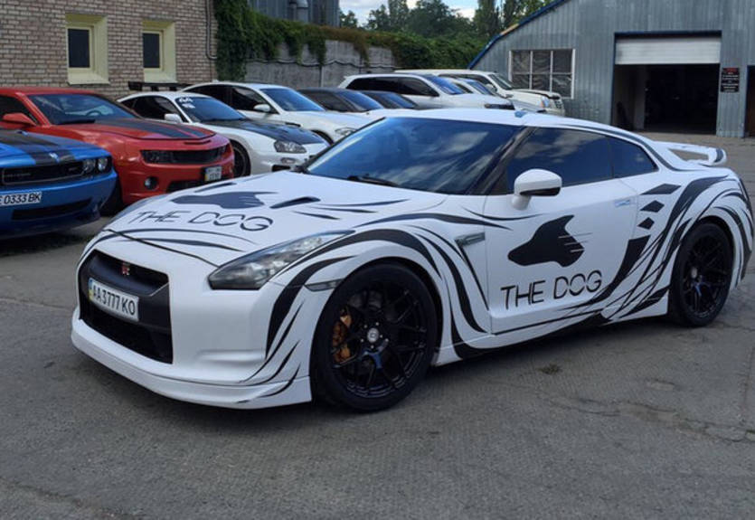 Лучший украинский теннисист продает свое авто за 85 тысяч долларов