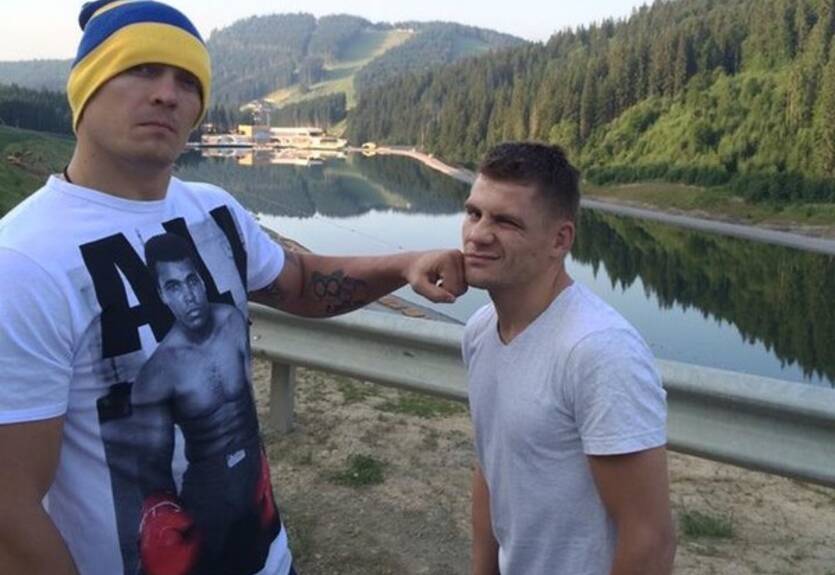 Беринчик показал украинский флаг над кроватью Усика