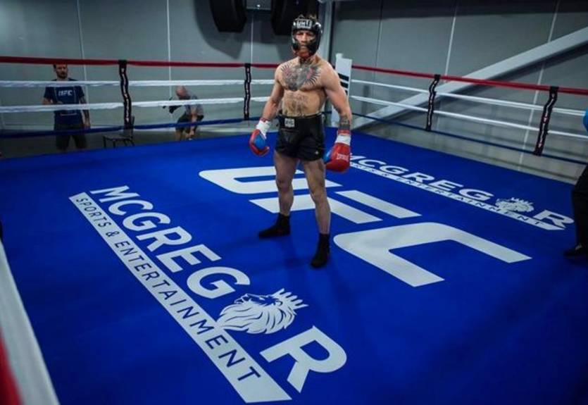 Макгрегор провел спарринг в дизайнерских шортах Макгрегор провел спарринг в дизайнерских шортах