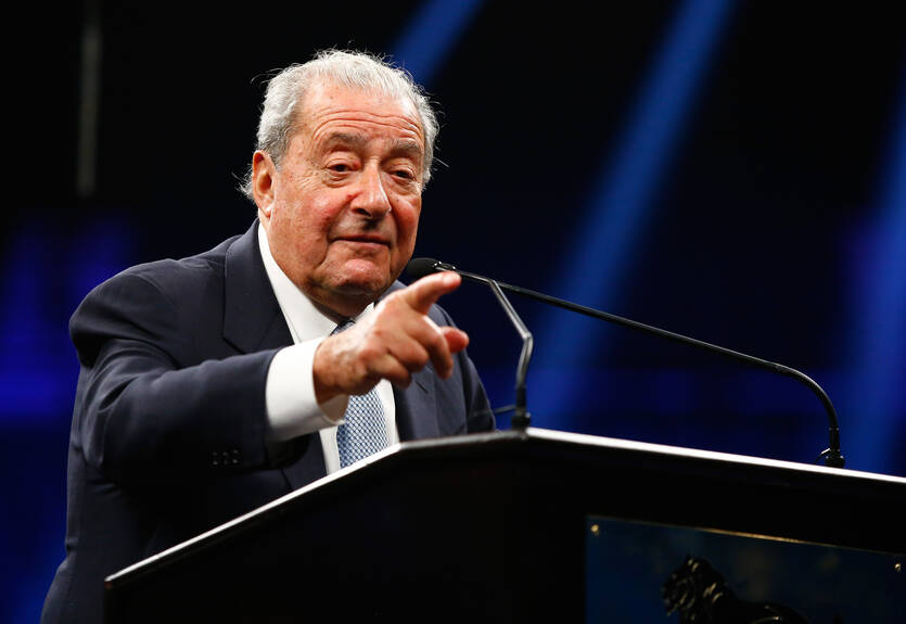 Арум: Никто не способен побить Ломаченко