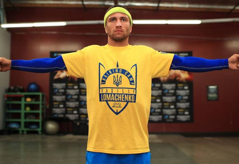 Ломаченко в футболке с трезубцем провел открытую тренировку Ломаченко в футболке с трезубцем провел открытую тренировку