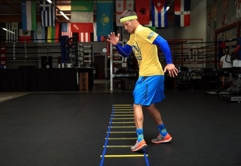 Самый быстрый в боксе: Ломаченко показал тренировку ног Самый быстрый в боксе: Ломаченко показал тренировку ног