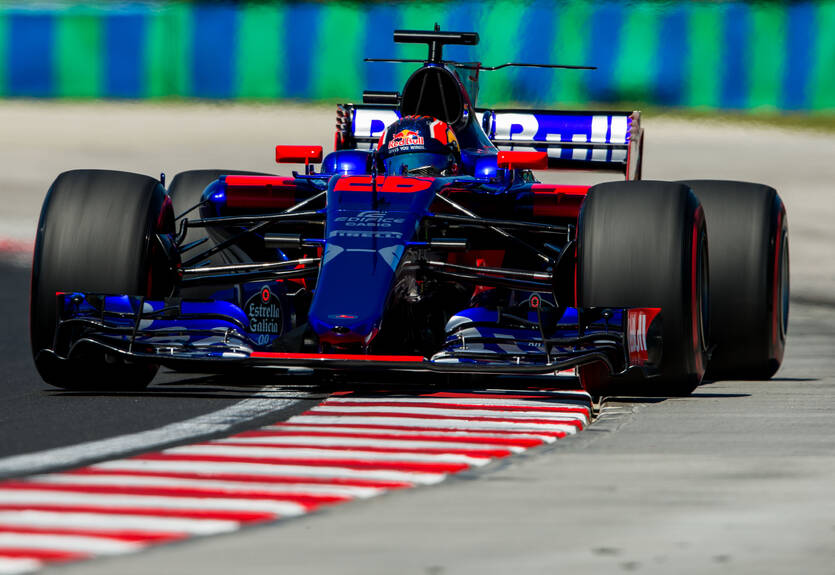 Квят потеряет три позиции на старте Гран-при Венгрии Квят потеряет три позиции на старте Гран-при Венгрии