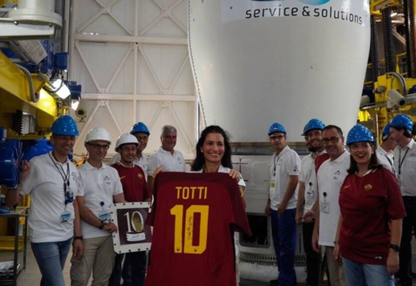 Футболку легенды Ромы запустили в космос